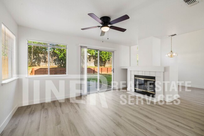 Foto del edificio - 8242 Scrub Oak Way