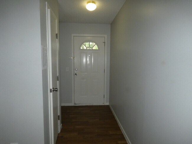 Building Photo - 10613 N Locust Ct
