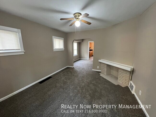 Foto del edificio - 5738 Longwood Ave