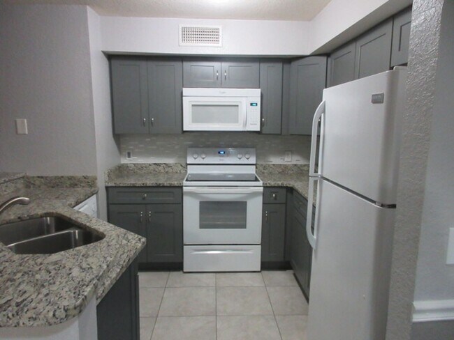 Foto del edificio - Altamonte Springs 2 bedroom 2 bath  gated ...