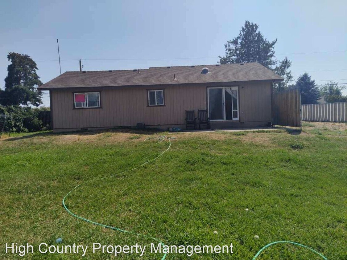 Foto del edificio - 3 br, 1 bath House - 3183 SW Glacier Ave.