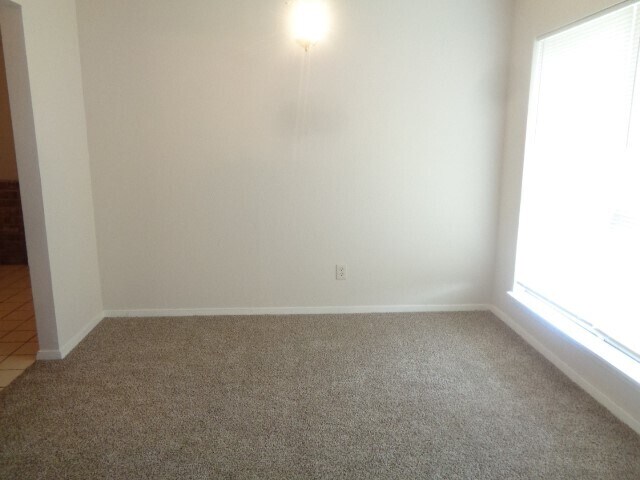 Foto del edificio - 8402 Lone Bridge Ln