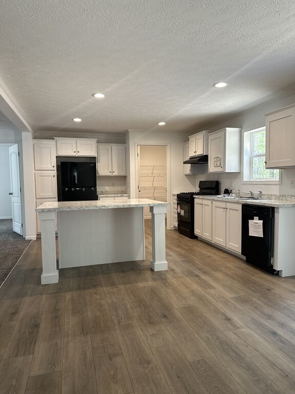 Building Photo - 42 Kendell Ln
