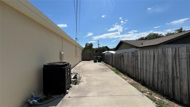 Building Photo - 795 Alcazar Ave