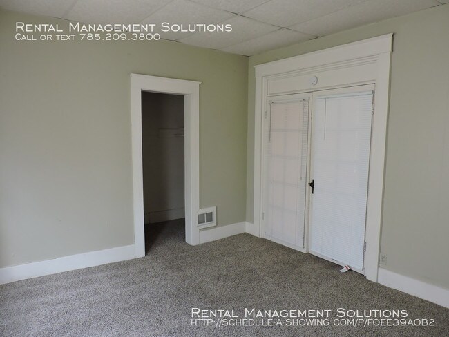 Building Photo - 1912 SW Buchanan St #1- 2 BED/1 BATH