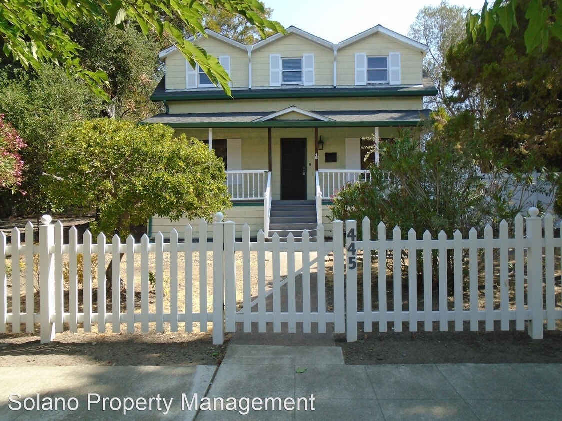 Primary Photo - 445 E H St