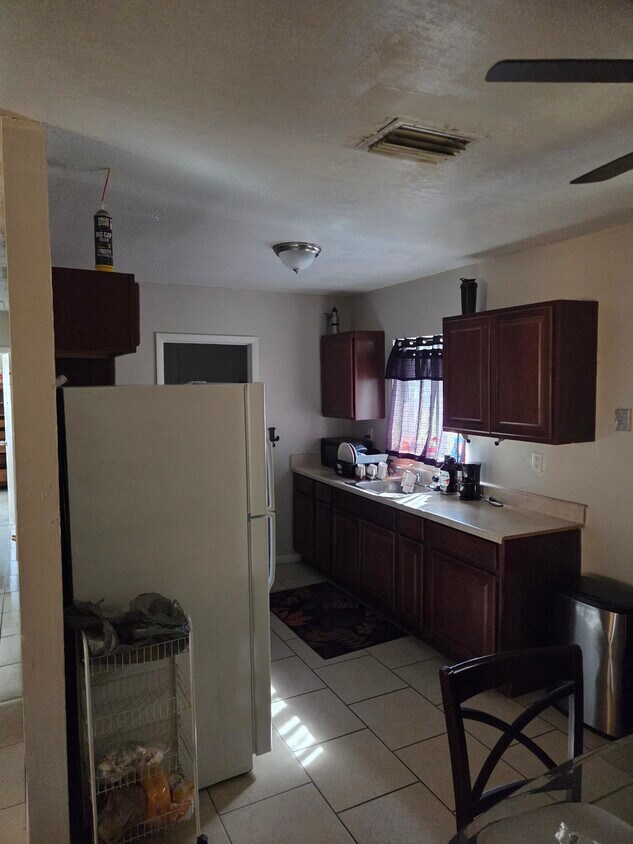 Foto del edificio - 2360 NW 20th St