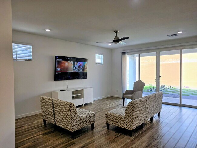 Foto del edificio - SINGLE FAMILY HOME.
