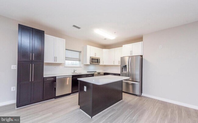 Foto del edificio - 3307 Demirel Way