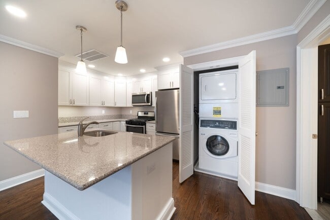 Interior Photo - Cambridge Manor