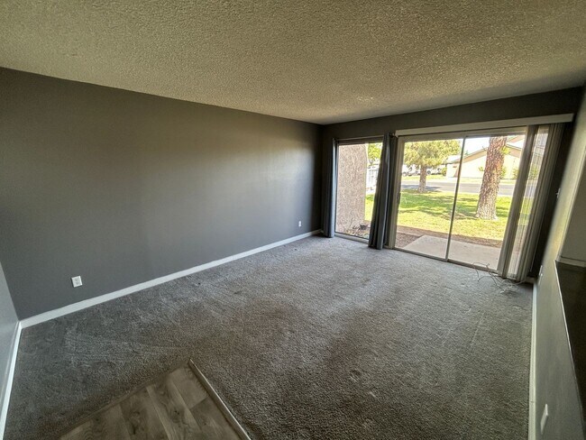 Foto del edificio - 4501 W Continental Dr