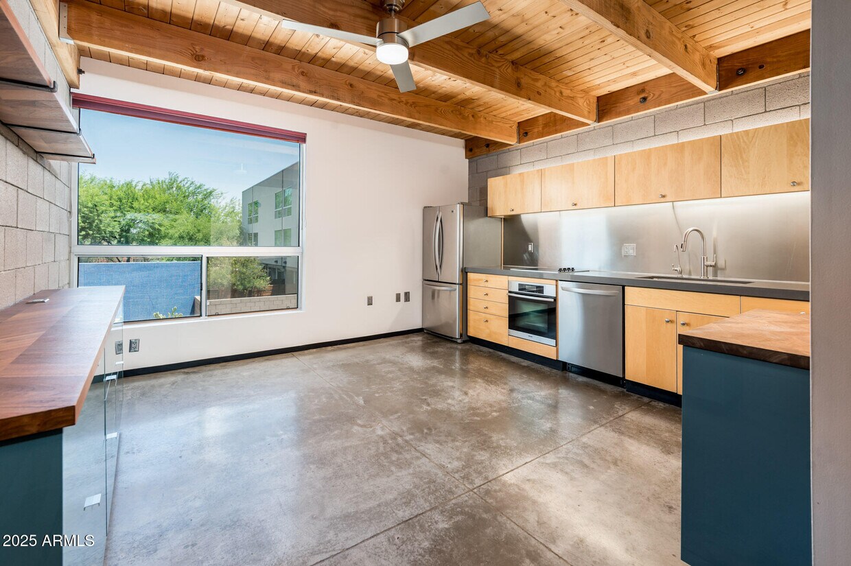 Foto principal - 727 E Portland St