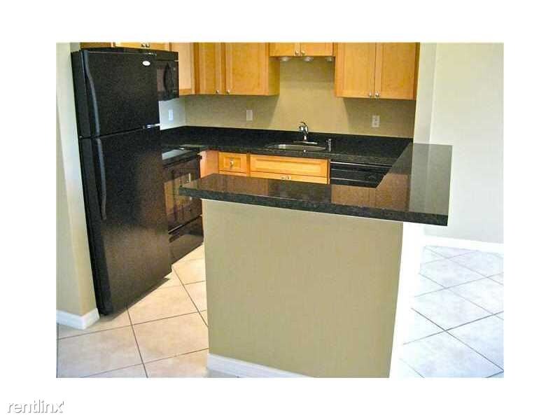 Foto principal - 2630 SW 28th St