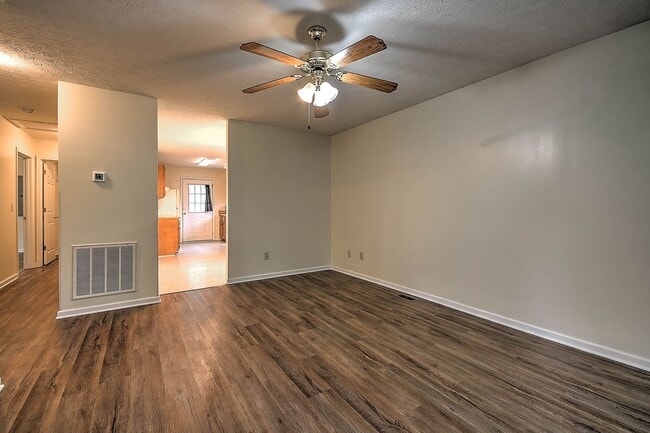 Building Photo - 303 Moorland Dr