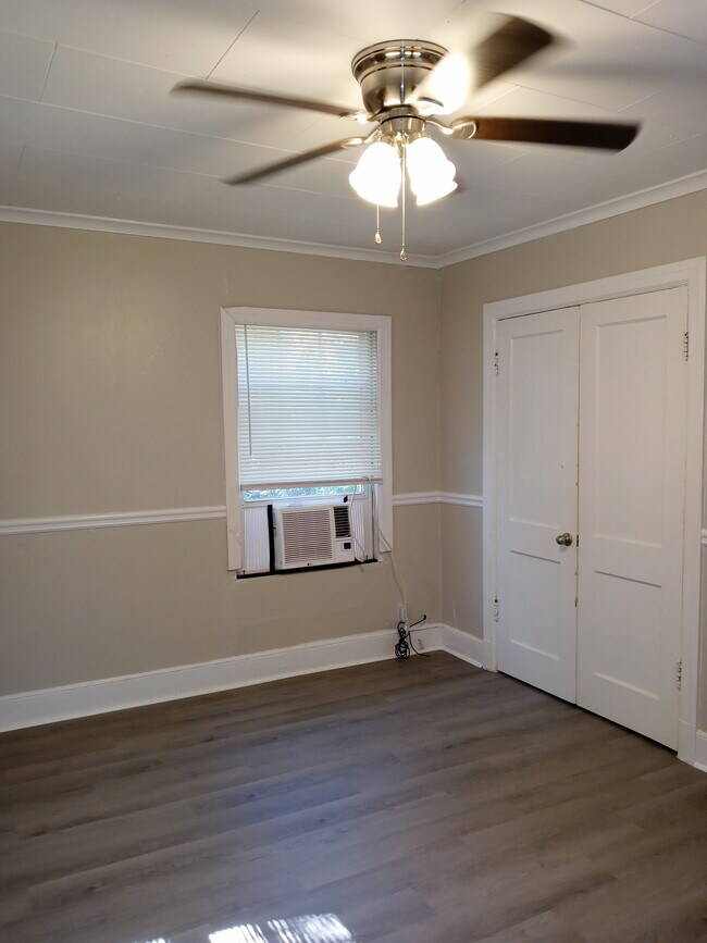 Building Photo - 701 Varsity Dr