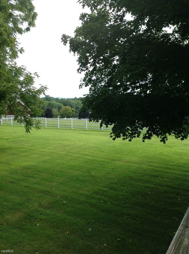 Foto del edificio - 2 br, 1 bath Apartment - 117 Billings Rd
