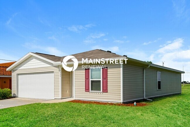 Building Photo - 4 Bedroom Pet-Friendly Home in Cape Coral,...