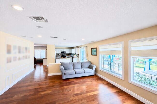 Building Photo - 730 Via Barquero