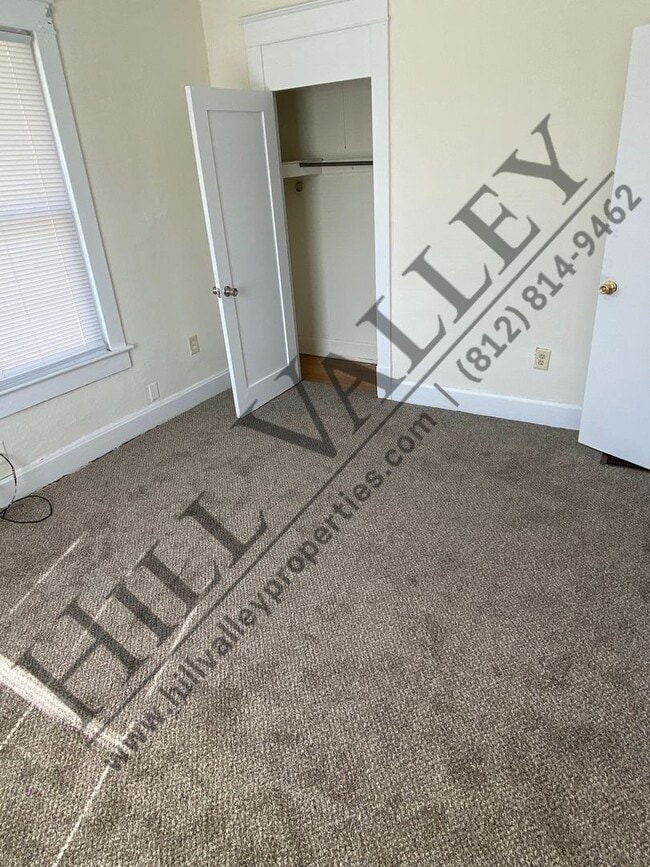 Building Photo - Two Bedroom, Walking Distance to Campus