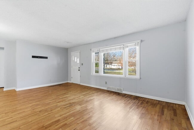 Foto del edificio - 1354 E Walnut St