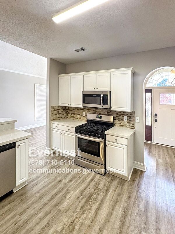 Building Photo - 2117 Highland Club Dr SE