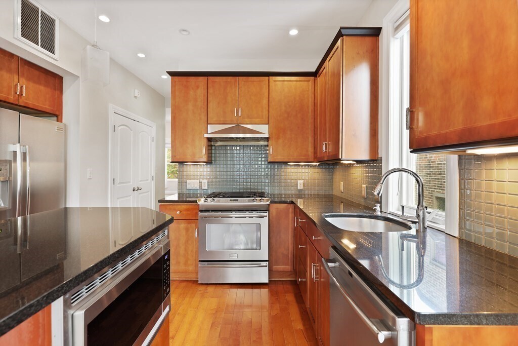 Foto principal - 589 E 2nd St