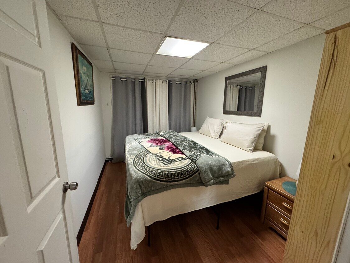 Dormitorio - 677 Pawling Ave