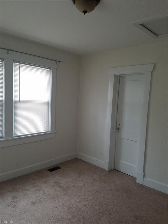 Building Photo - 225 Beechwood Ave-Norfolk Available March 1