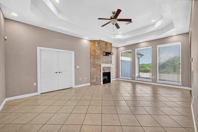 Foto del edificio - 13819 Lakeview Meadow Dr