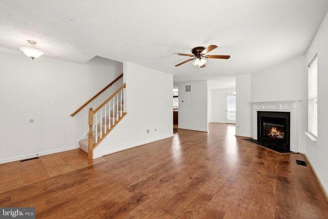Building Photo - 2068 Stoneleigh Dr