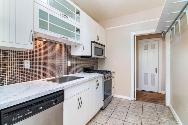 Foto del edificio - 268 E Lullwood Ave