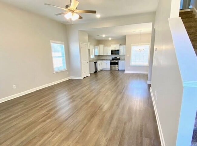 Foto del edificio - Now Lasing a 4 Bedroom 2.5 bath home in Ho...