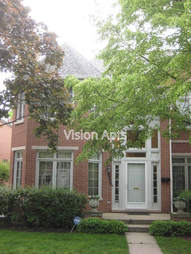 5929 N Sauganash Ln, Chicago, IL 60646 Townhome Rentals in Chicago IL