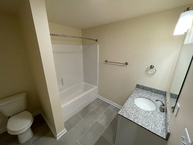 Building Photo - 540 Northend Dr