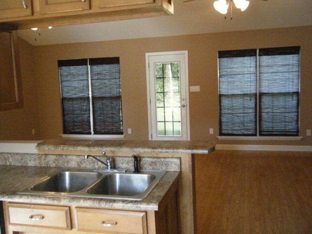 Foto del edificio - Charming 3BR/2BA Home with Open Floor Plan, Vaulted Ceilings & 2-Car Garage