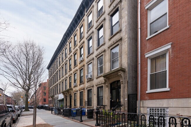 Building Photo - 414 Henry St
