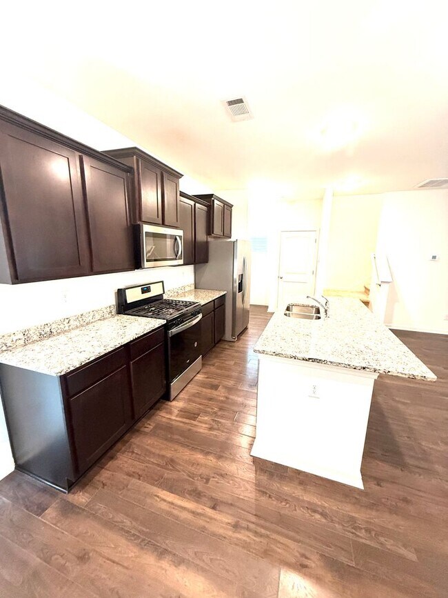 Foto del edificio - ** 4 Bed 2.5 Bath located in Pike Road ** Call 334-366-9198 to schedule a self-tour