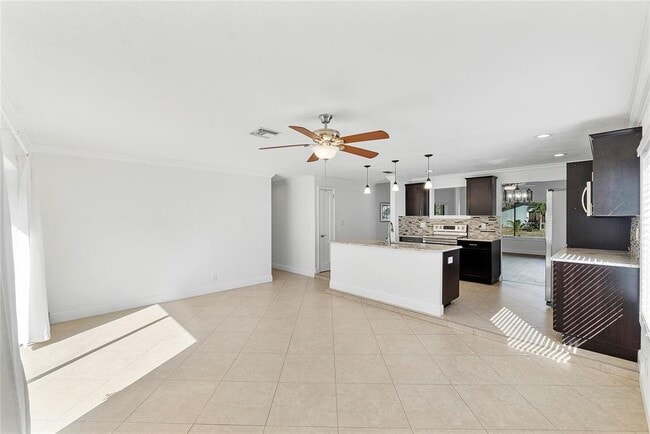 Building Photo - 7320 NW 45th Ct