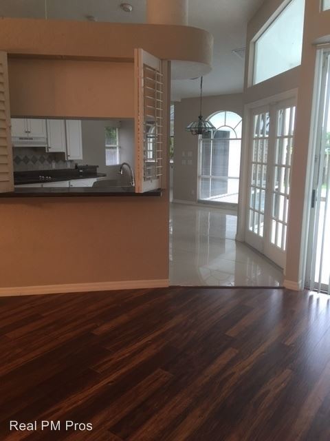 Foto del edificio - 22309 Peachland Blvd