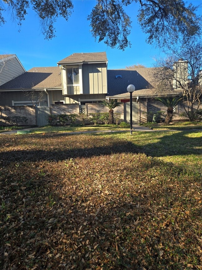 Building Photo - 12906 Leader St