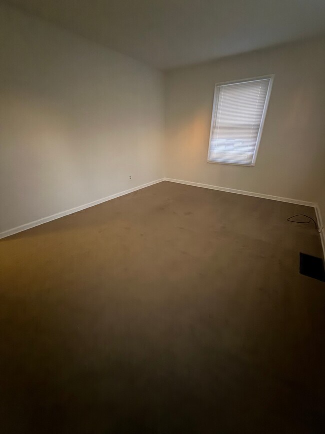 Building Photo - 301 E 4th St