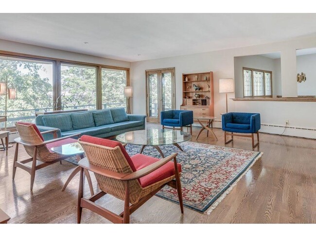 Building Photo - 400 Natchez Ave N