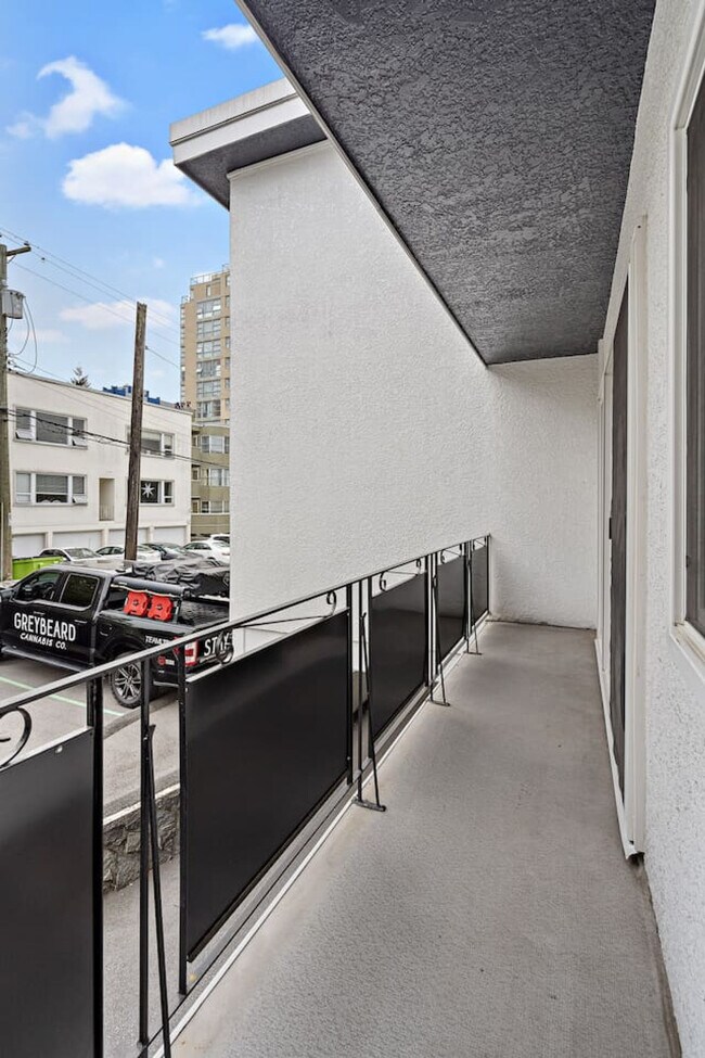 Photo du bâtiment - 1550 W 11th Ave