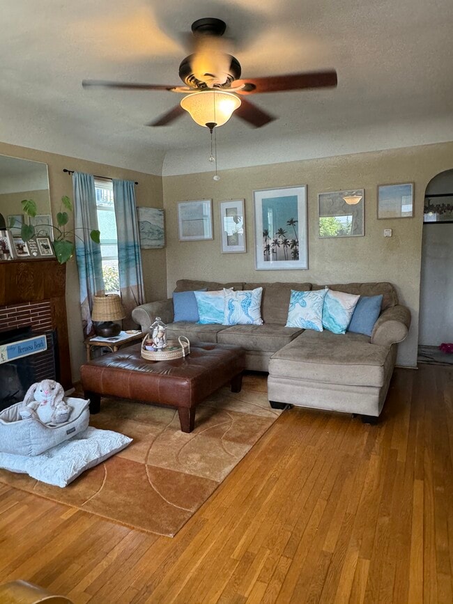 Building Photo - 2105 Huntington Ln