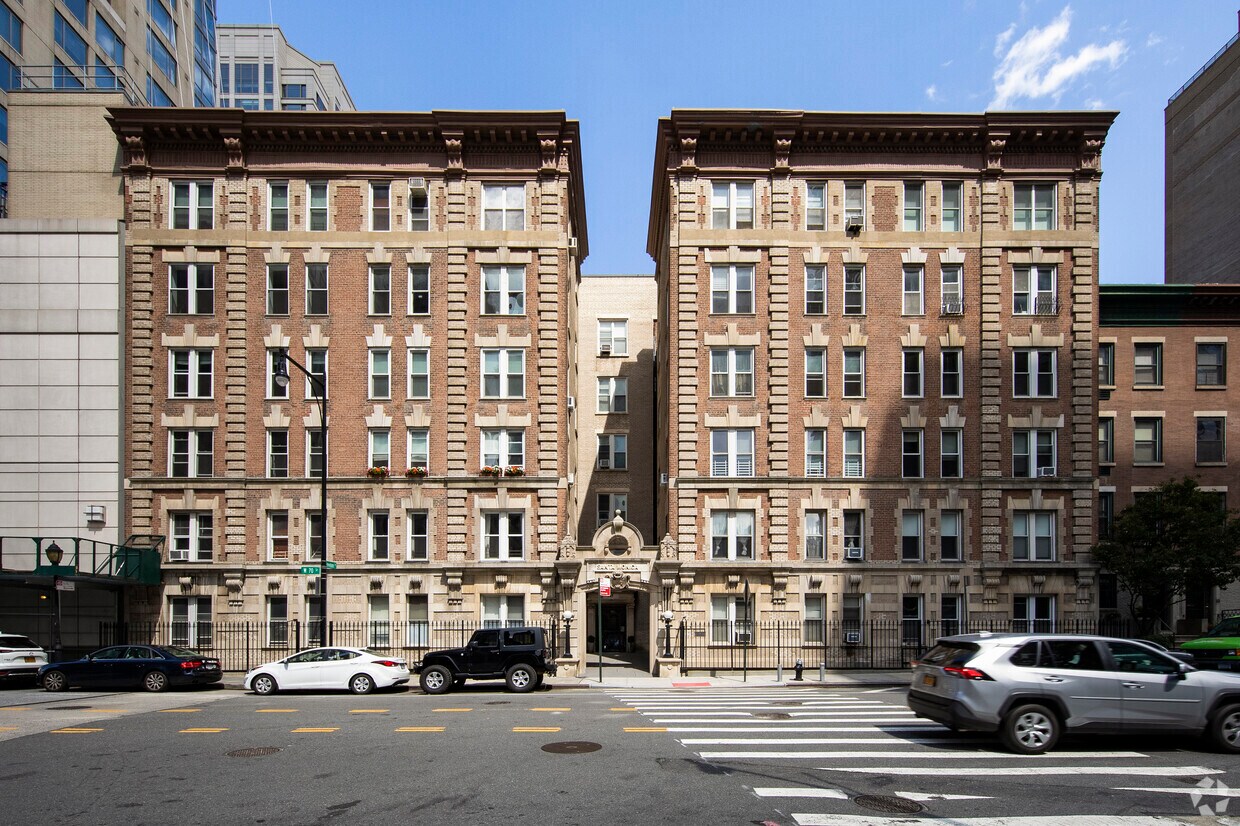 345 W 70th St New York, NY 10023 - 345 W 70th St