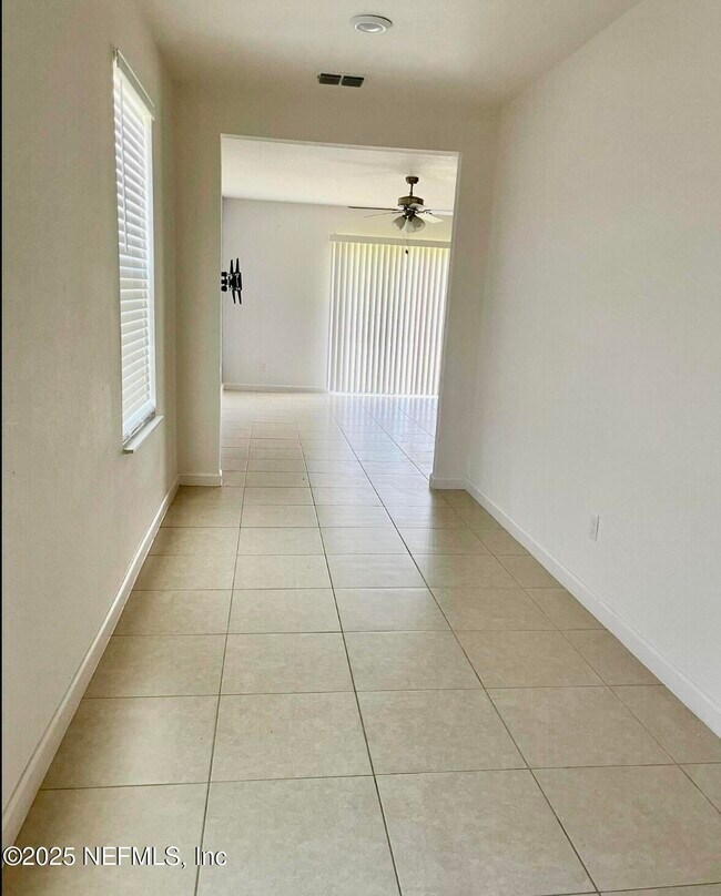 Foto del edificio - 8709 Lake George Cir E