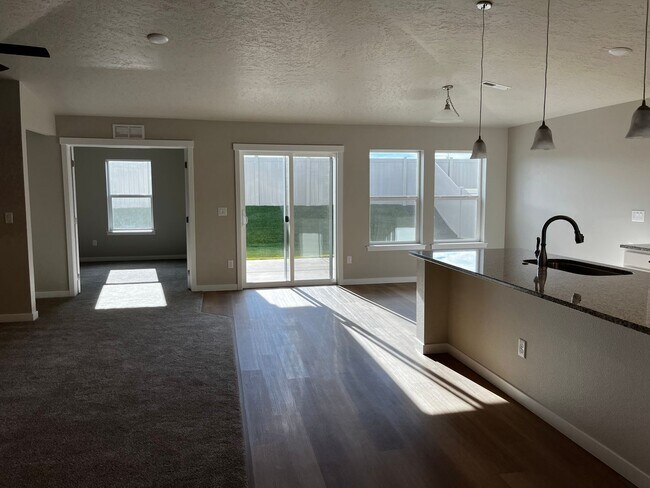 Foto del edificio - Never Lived in Brand New 4 bedroom 2 bathroom Home in Middleton.