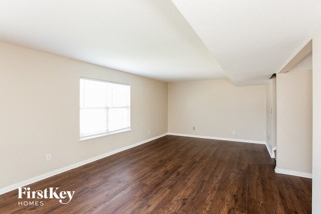 Building Photo - 2814 Rothe Ln