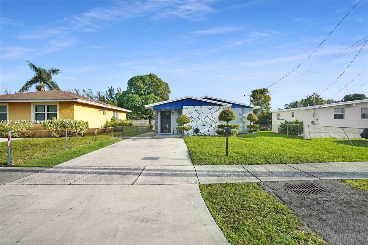 Primary Photo - 15331 Railroad Dr
