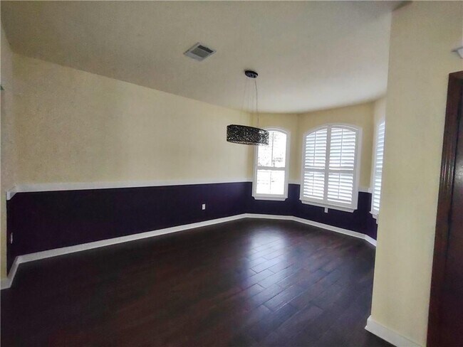 Building Photo - 702 Delmar Dr